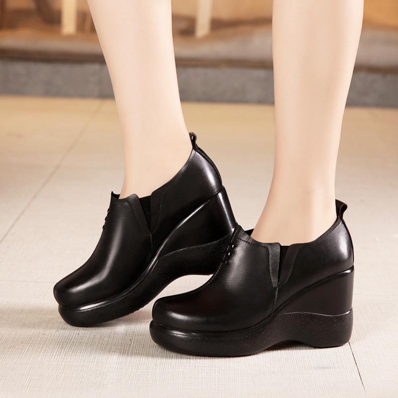 Scarpe Piatte Zeppa Piattaforma 8CM 2026 Pelle Morbida Scarpe da Ginnastica Chunky Bocca Profonda Casual Comode Marca Autunno Inverno Stivali alla Caviglia con Tacco