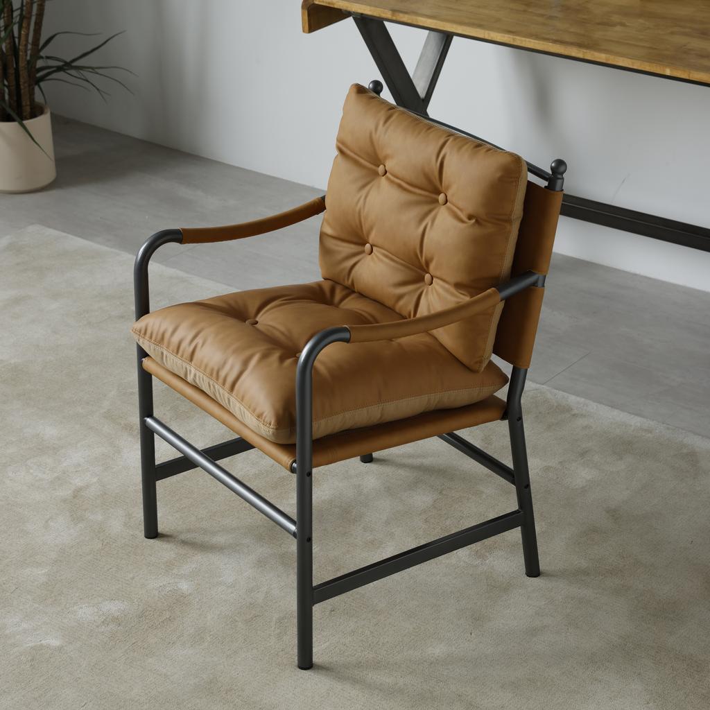 Poltrona d'accento in pelle, Poltrona Mid-Century Modern con Struttura in Metallo Nero, Poltrona Singola per Soggiorno Camera da Letto