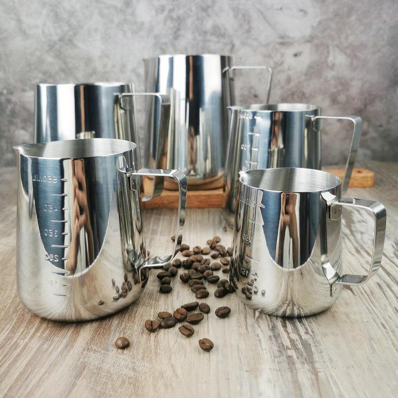 Messbecher mit Ausguss aus Edelstahl zum Aufschäumen von Kaffee und Milch