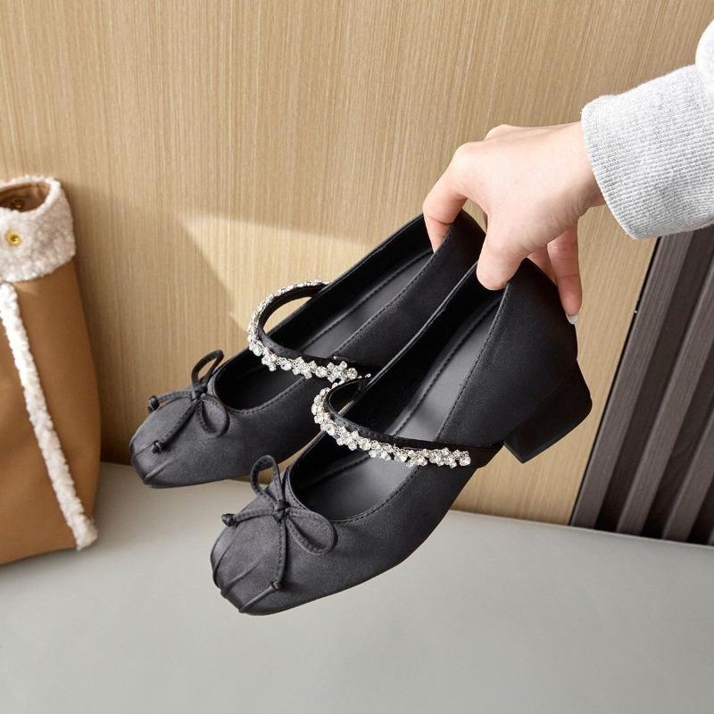 

Модные французские туфли Мэри Джейн с бантом 2025 Весна Новые Сатиновые Удобные Мягкая подошва Внутреннее увеличение роста Одинарные туфли Маленький размер 40 чёрный