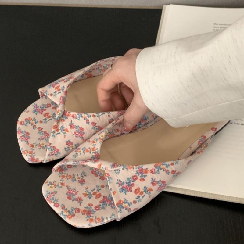 Fashion Female New In Summer Beach Slides Ladies Slippers 2025 New Fashion Square Toe Women Flats Slippers Solid Color Sandals Shoes