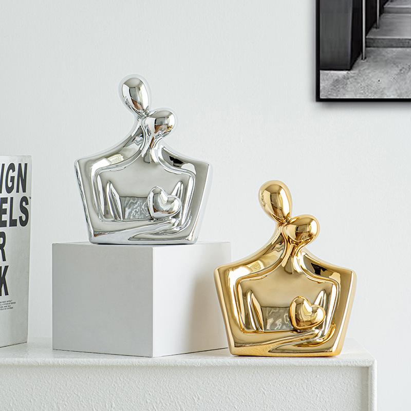 Gilded Figurine Sculpture Ceramic Couple Statue Craft Ornament for Room Wine Cabinet Entrance Heart-Shaped Figurine Premium Gift