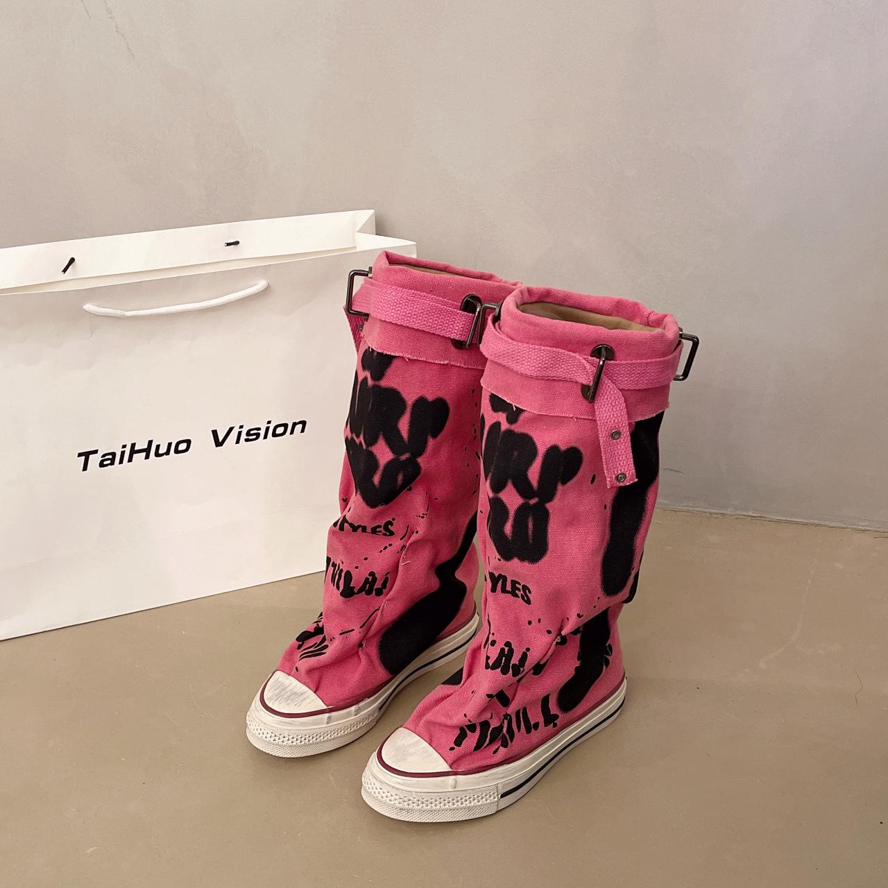 

Wasteland wind niche graffiti canvas trousers boots women s 2024 new board shoes ins tide fried street middle tube pile boots 40 рожевий