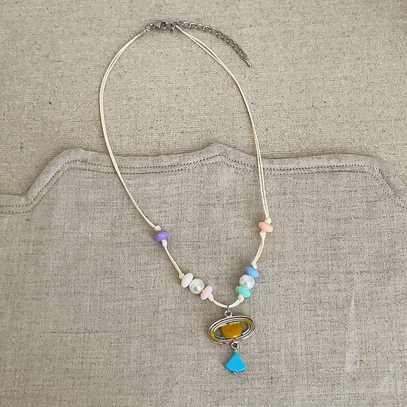 Retro Round Resin Necklace: Versatile, Fashionable High-End Clavicle Chain for Women