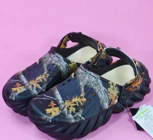"Wave-Patterned Cross-Hole Beach Sandals - Non-Slip Unisex Summer Slippers"