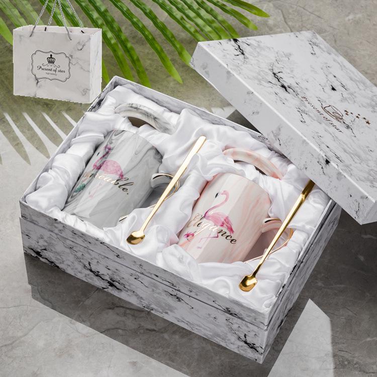 Elegant Marble Pattern Mug with Gold Trim, Spoon Lid, and Custom Logo - Ideal for Coffee or as a Souvenir Gift.