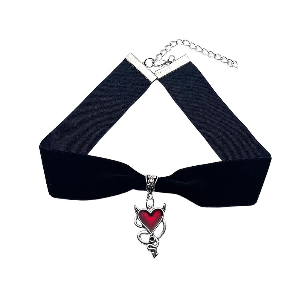 Готический Красный Бархатный Чокер-Ожерелье в Форме Сердца