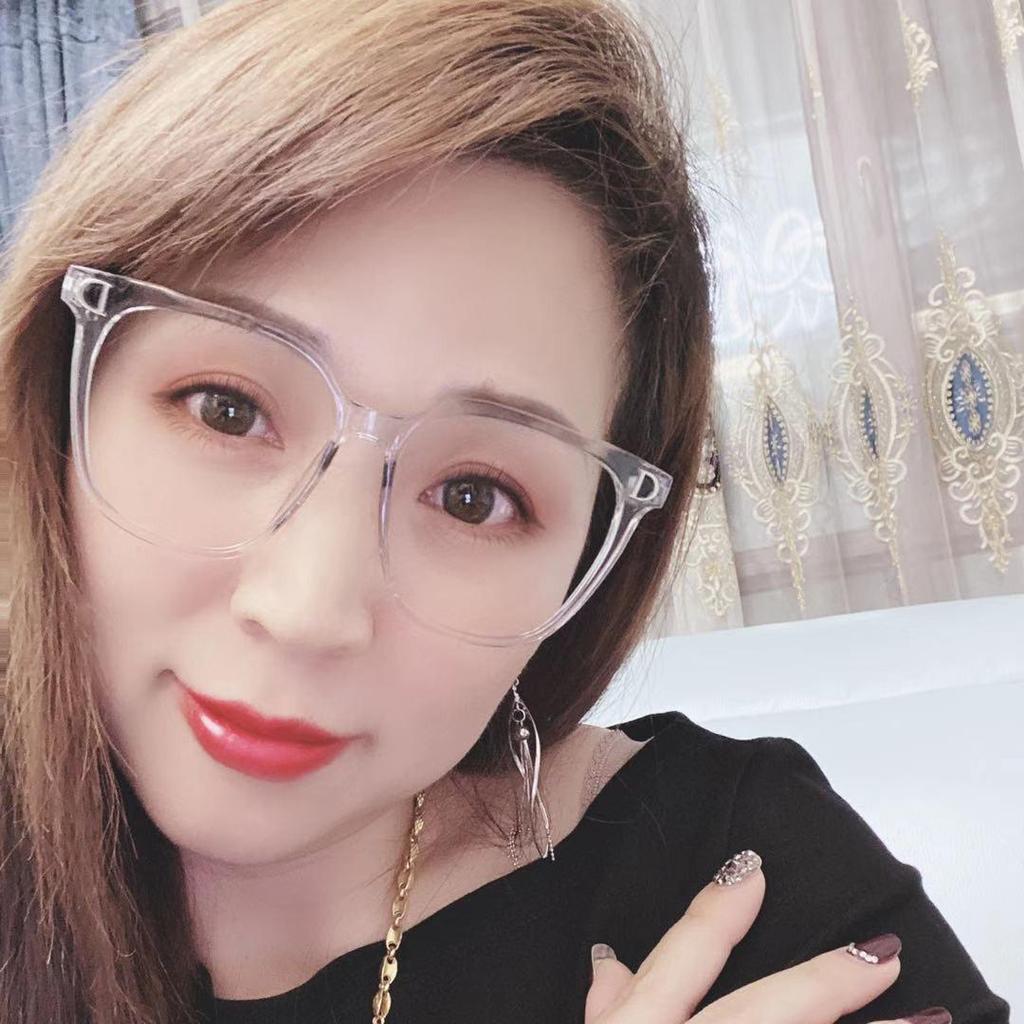 Trendy D-shaped anti-blue light glasses, popular on social media, in a stylish street style; can be fitted with prescription lenses.