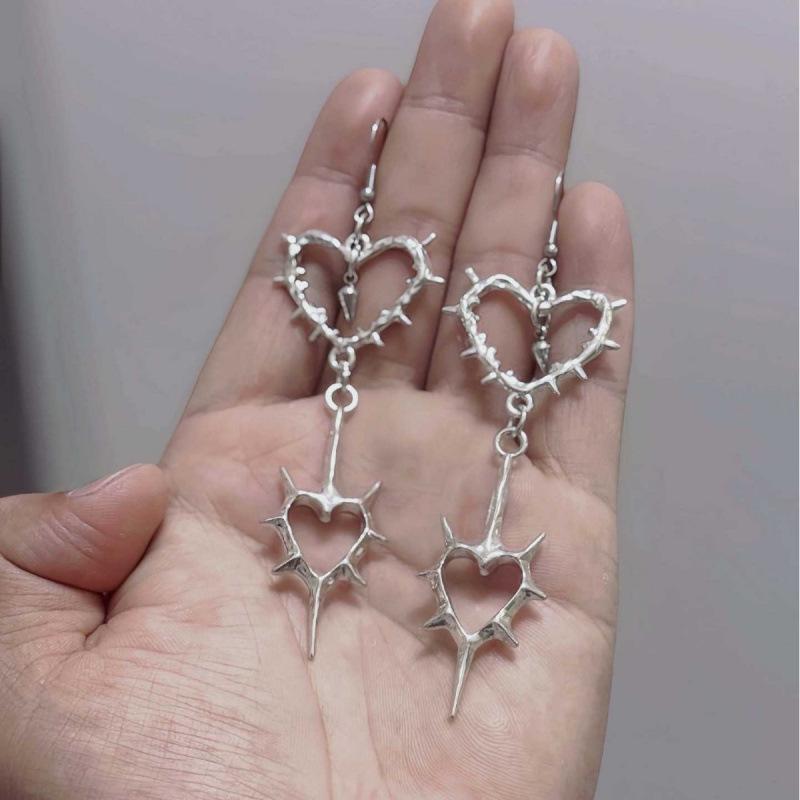 Hypoallergenic Y2K Heart & Thorn Dangle Earrings