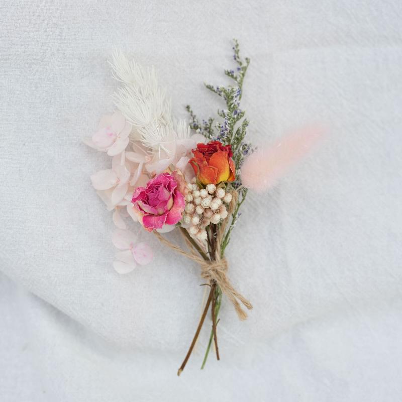 

1Pcs Mini Natural Dry Flowers Bouquet Boutonnieres Groomsmen Buttonholes Bridesmaid Flower Corsage DIY Materials Card Decoration
