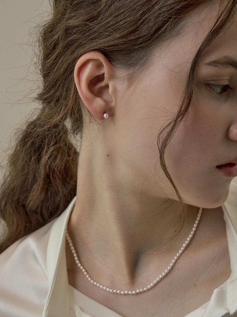 Before Moonrise Tiny Pearl One-Touch Earrings Se304