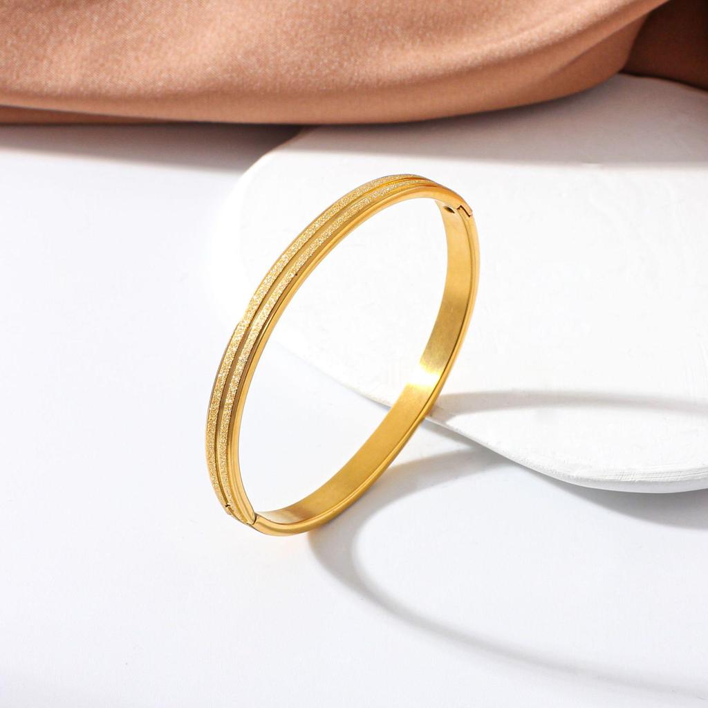 Versatile Light Luxury 18K Gold-Plated Titanium Steel Bracelet