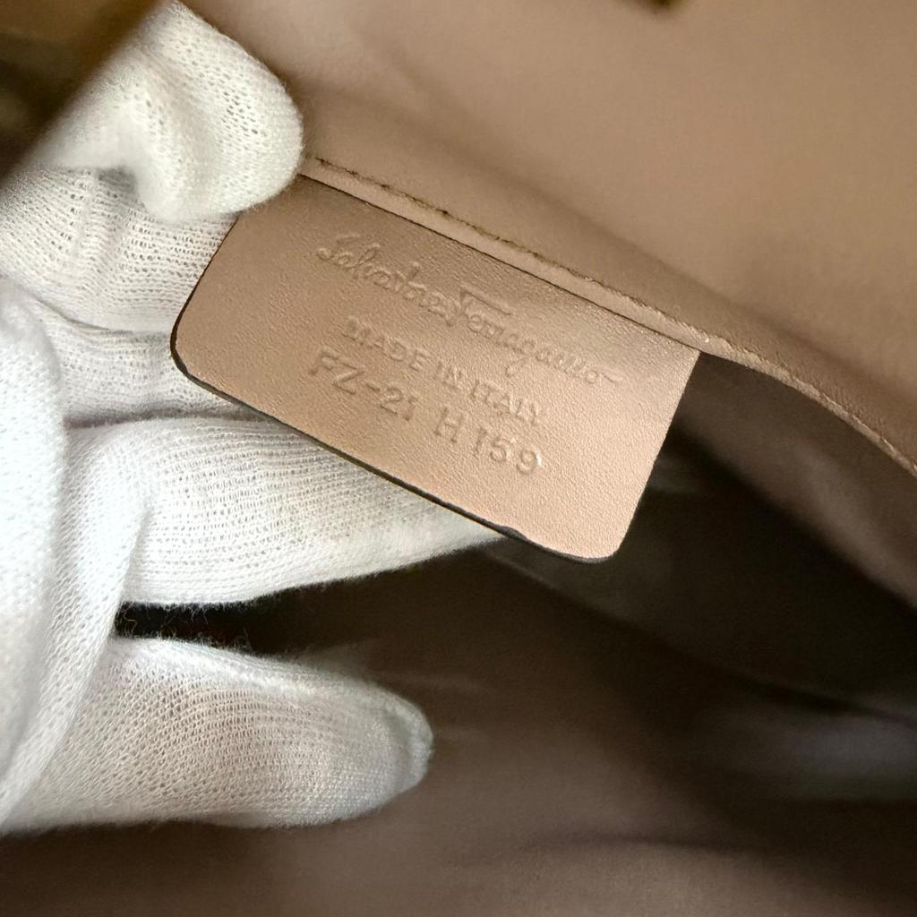 Ausgezeichnete Salvatore Ferragamo Handtasche Studio Gancini Weiches Leder 2-Wege Braun Gebraucht