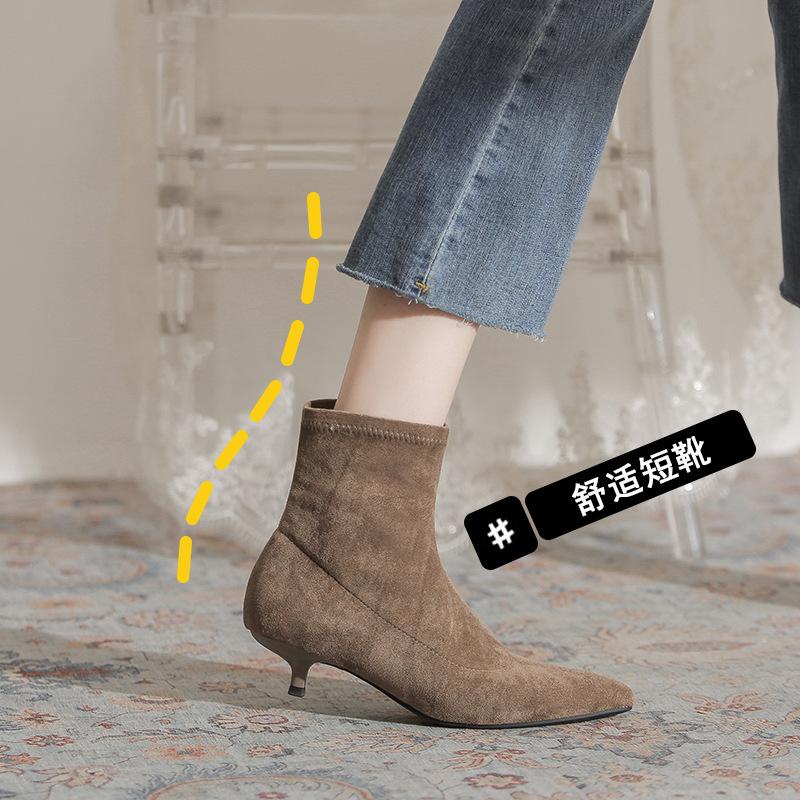 

French low-heeled short boots women s 2025 autumn and winter new fashion temperament versatile pointed suede elastic thin boots 40