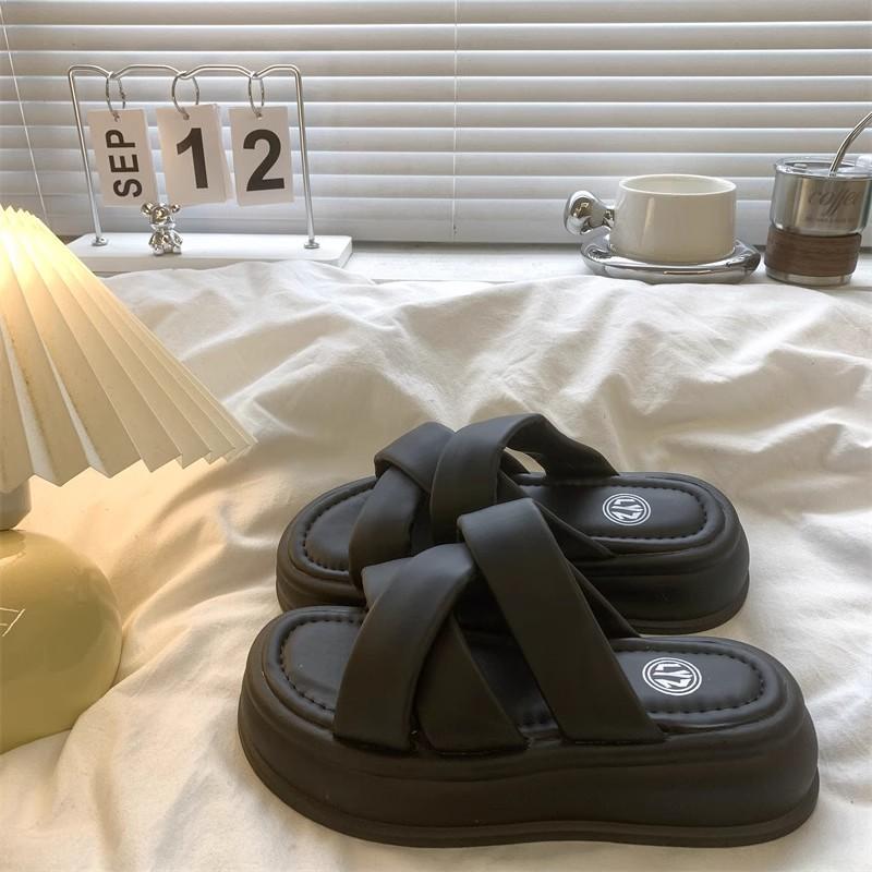 Factory direct sales slippers women's summer fashion 2025 new small muffin thick bottom heightening non-slip sandals