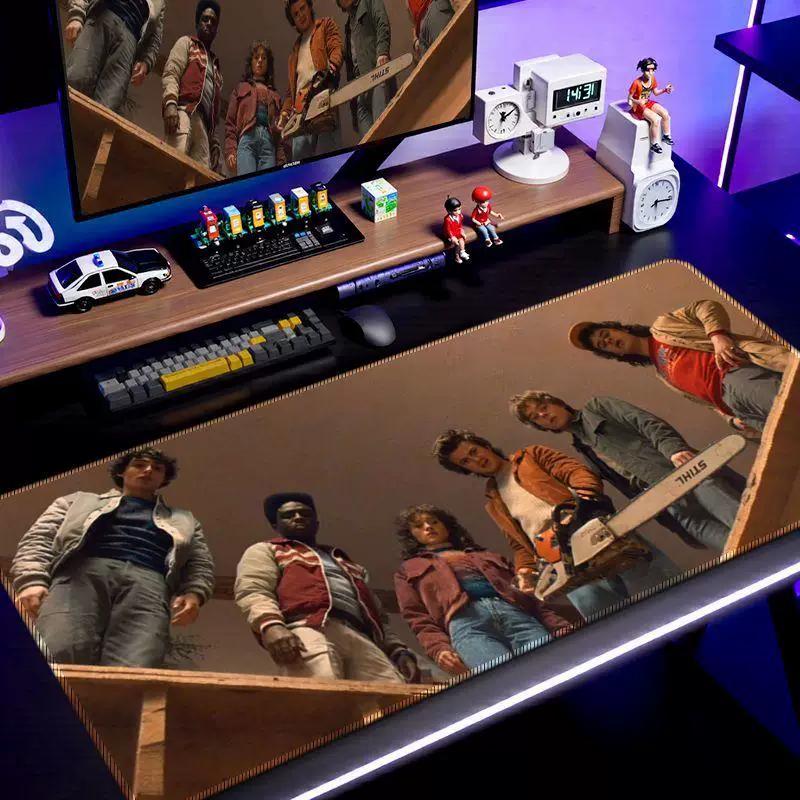 Neues High-Definition-Druck Stranger Things Leder-Mauspad Übergröße Film-Ausschnitt Schreibtischunterlage für Wohnheim E-Sport Anti-Rutsch-Maus-Tastatur-Pad Tischmatte