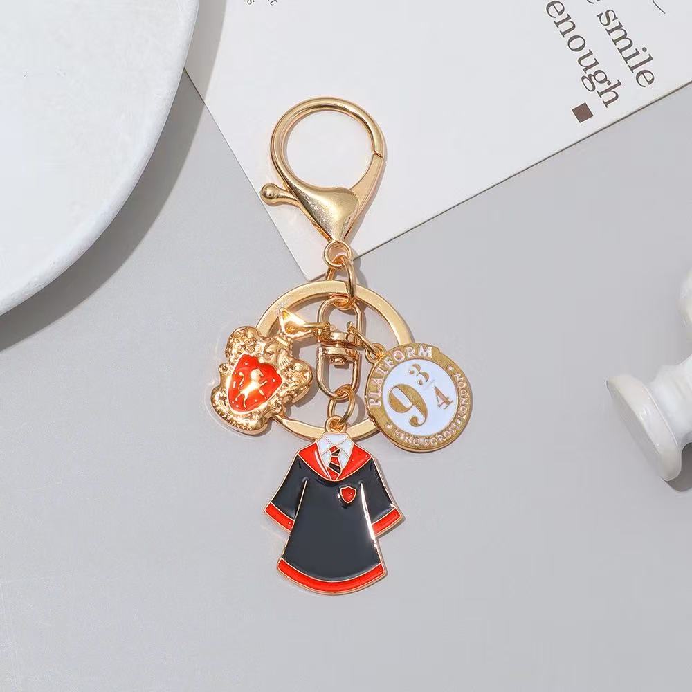 Magic Academy Couple Keychain Hufflepuff Gryffindor Slytherin Ravenclaw Surrounding Uniform Badge Alloy Pendant Creative Package Gift