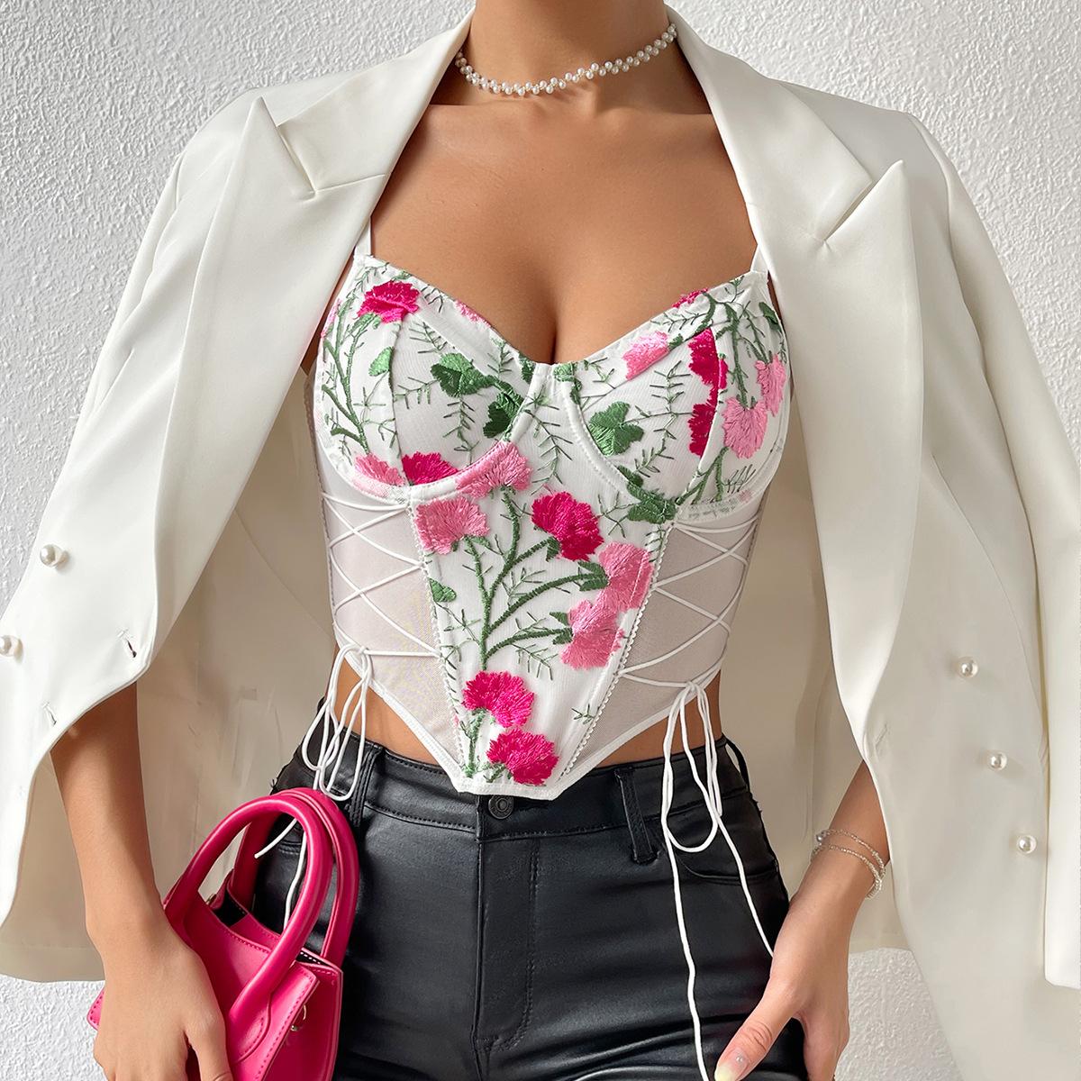 

Новый сетчатый камзол с цветочной вышивкой и стальным кольцом из рыбьей кости на шнуровке