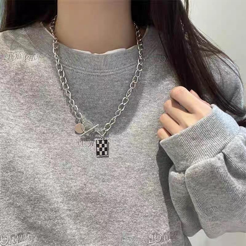 Sweet Cool Ins Trendy Punk Hip Hop Square Black and White Checkerboard Necklace High Fashion Grid Pattern OT Buckle Collarbone Chain