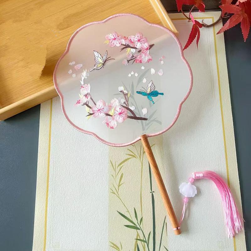 Stilvoller runder Seidenfächer Exquisite Blumenstickerei Paddel Traditionelle Chinesische Kunsthandwerk Hanfu Tanzparty Zubehör