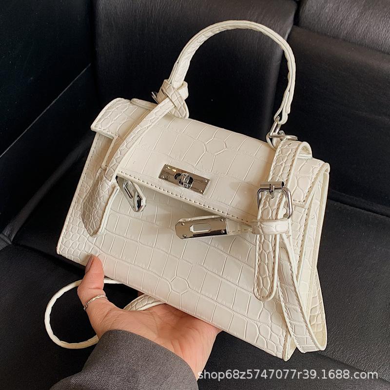 2025 spring and summer model, lock one shoulder messenger bag, burst retro high-end alligator pattern, portable commuter Kelly bag.
