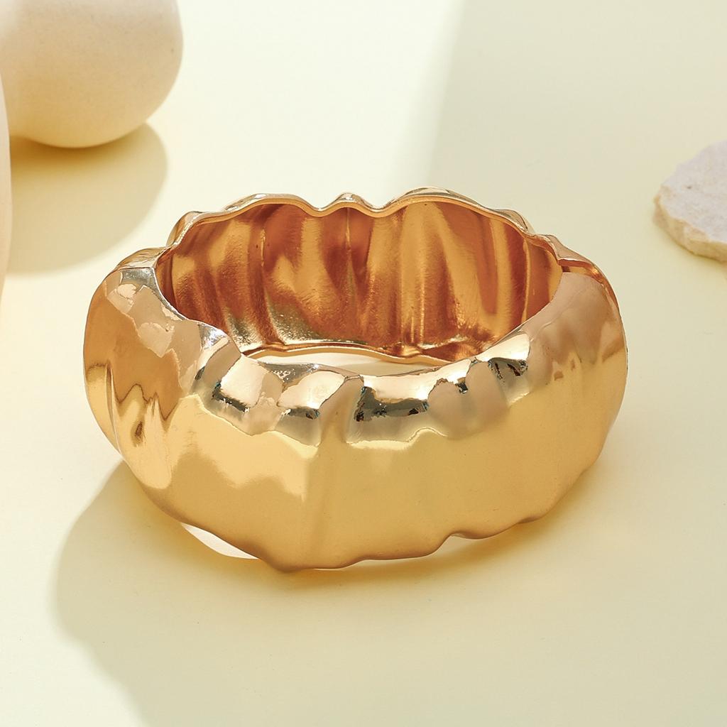 Irregular pleated metal bracelet, high-end texture bracelet, jewelry, opening trend light luxury jewelry