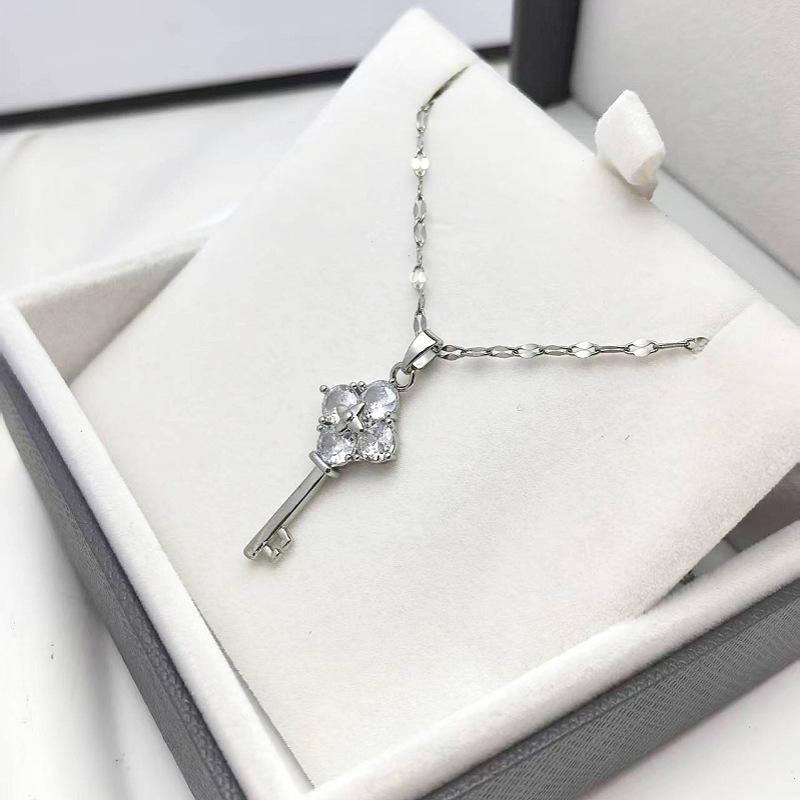 1 Pc Key Copper Pendant with Rhinestone Necklace Steel Clavicle Chain Women's Girls' Elegant Gift Accessories