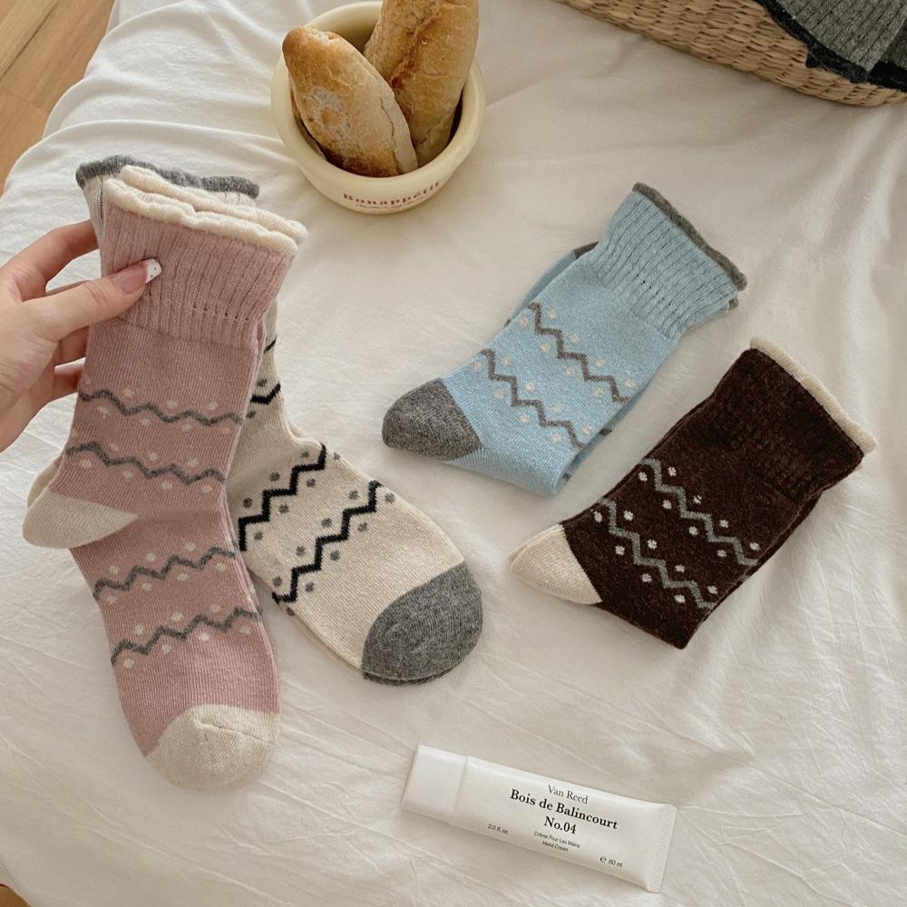 Wool Socks for Women in Autumn and Winter, Polka Dot Mid-calf Socks for Warmth, Paired with Boken Shoes, Striped Pile Socks for Women