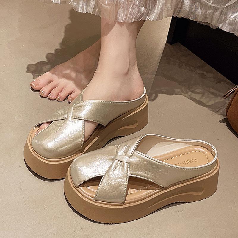 Hohle und atmungsaktive silberne Dickboden-Taschenkopf-Halbschuhe Damenrock Ein Pedal Lazy Cool Slipper Damen Sommerkleidung