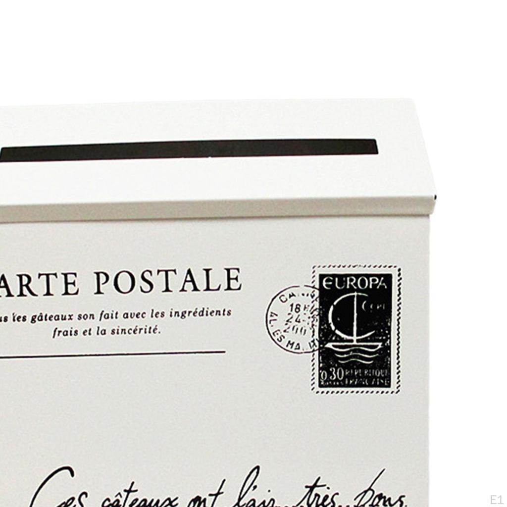 Wandmontierter Briefkasten für den modernen Außenbereich