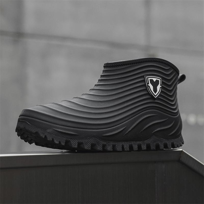 

Мужские дождевые ботинки короткие теплые бархатные нескользящие износостойкие ботинки для морской рыбалки новые кухонные резиновые ботинки водонепроницаемые резиновые сапоги 44 чёрный