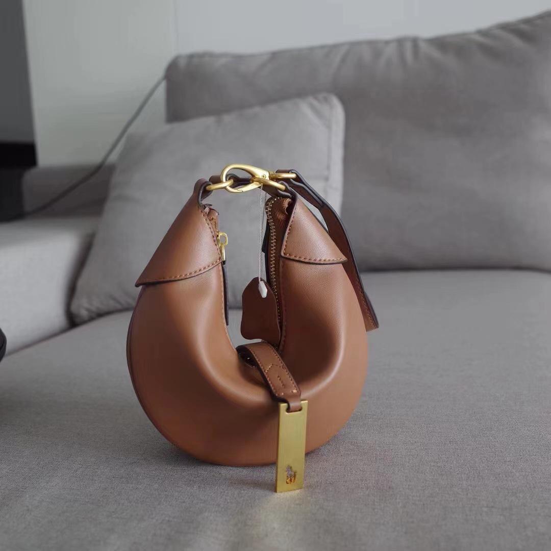 

Сумка-седло вместимости из коровьей кожи Song Yanfei в стиле знаменитостей Small: 26*20.5*3cm