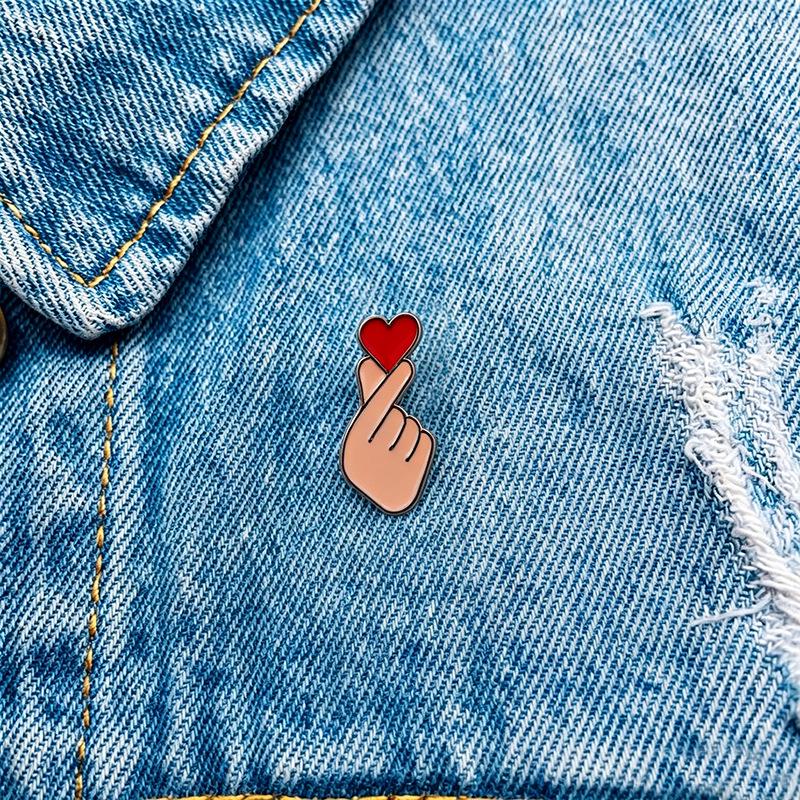 New Cartoon Creative Cute Finger Heart Brooch - Unisex Couple Gift Pin and Heart Badge