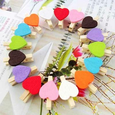 Clips en Bois Colorés en Forme de Cœur pour Photos et Notes (50 pcs)