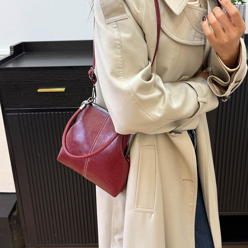 

Жіноча ретро сумка кросбоді для телефону та сумка-тоут 2025 - Універсальний стиль для поїздок на роботу 20*4*20cm червоний