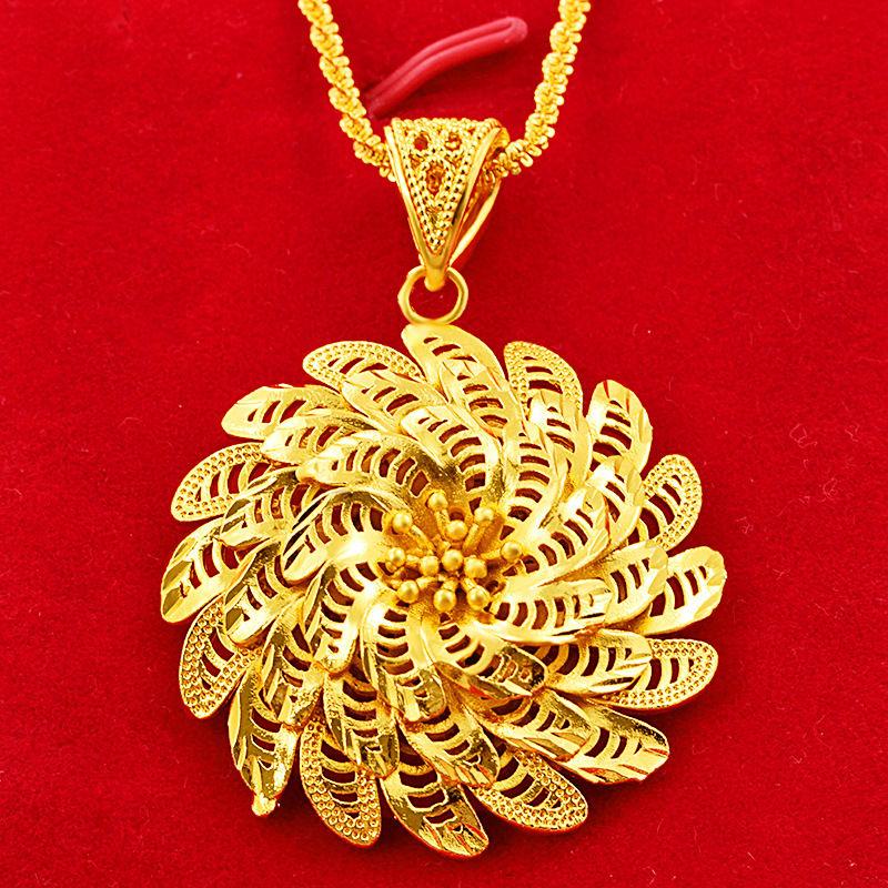 Gold Color Necklace Female Sunflower Hollow Pendant Fashion Retro Upscale Temperament.