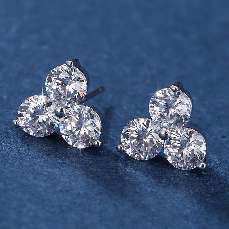 Four-Leaf Clover Diamond-Inlaid Copper Stud Earrings - Fashionable Geometric Design for Women