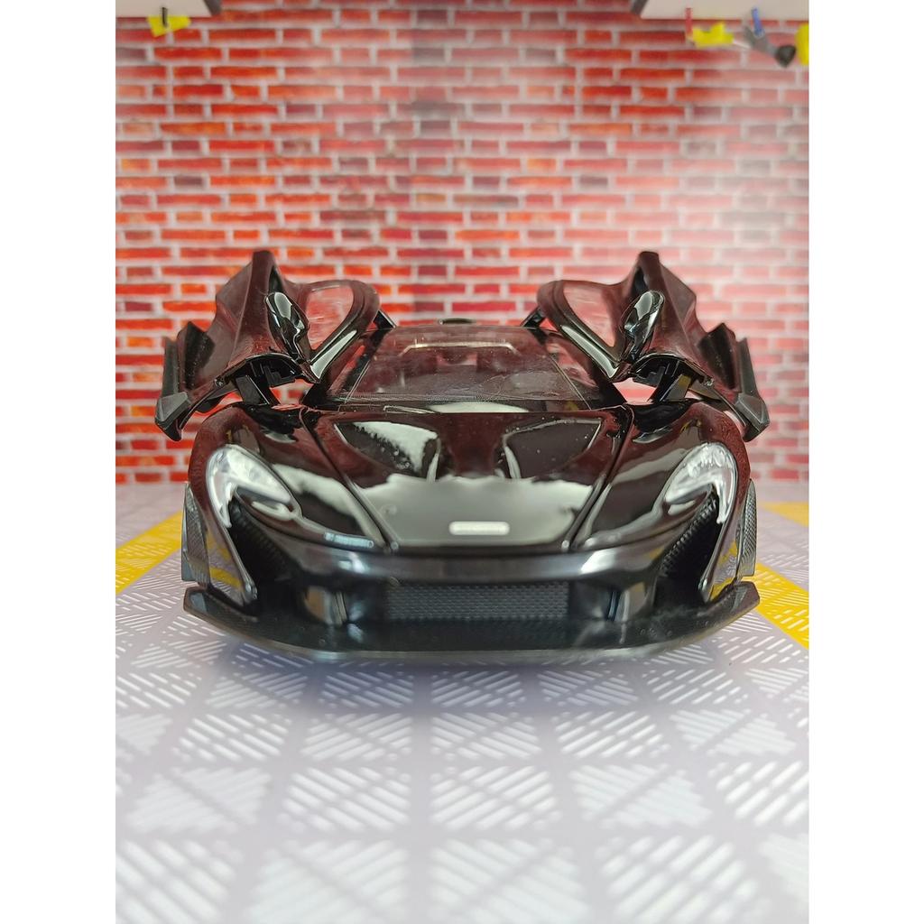 1/24 Simulation McLaren P1 Alloy Model Car Doors and Hood Can Be Opened Has Sound and Lighting Functions Rich In Details