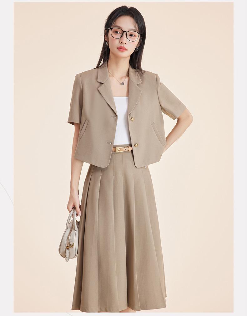 Beige Women's Slim Fit Short-Sleeve Suit Jacket - Petite 2025 Spring Collection