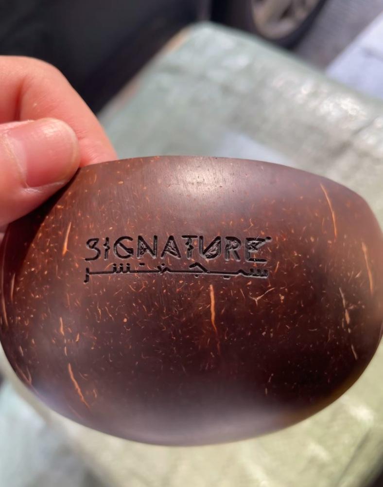 

Набор из отполированной вручную миски и ложки из кокосовой скорлупы