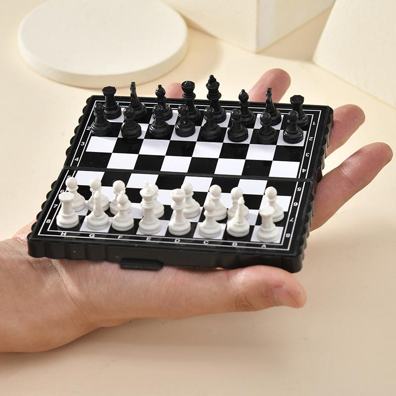 1 Box Of Foldable Magnetic International Chess Set With Plastic Chessboard Board Game , Ideal Tabletop Game For Family Gathering