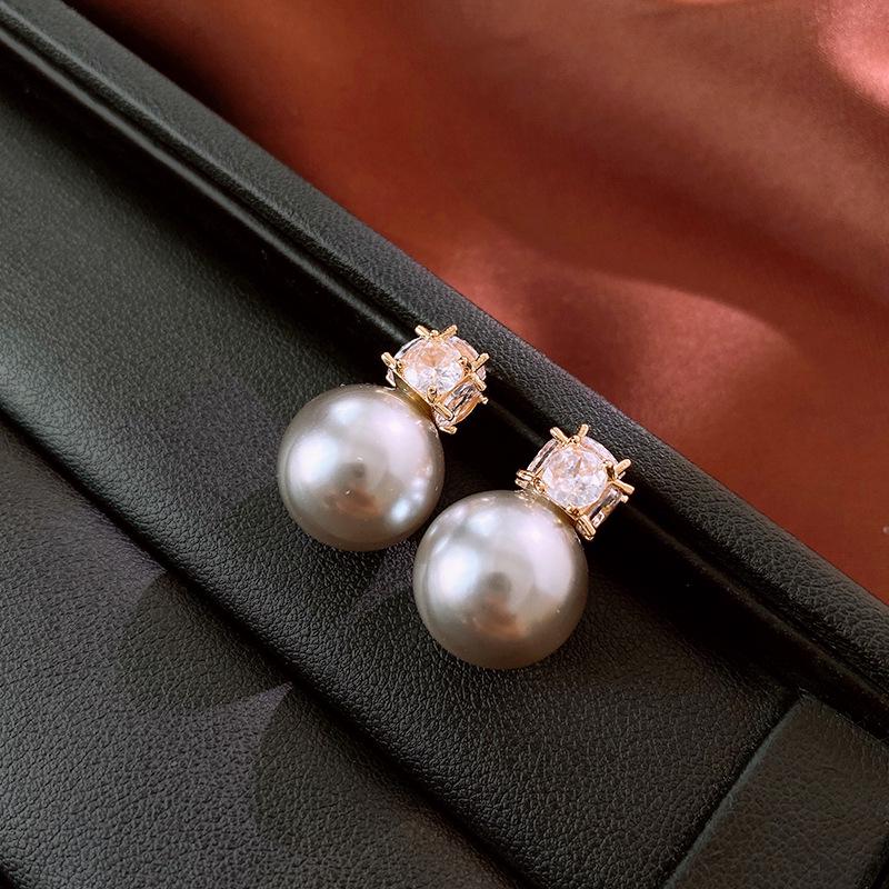 

2024 French Light Luxury Pearl Stud Earrings - Silver Needle Zircon Small Light Bulb Design, Niche High-End Temperament Style