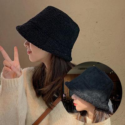 Akcesoria – Kapelusze i czapki