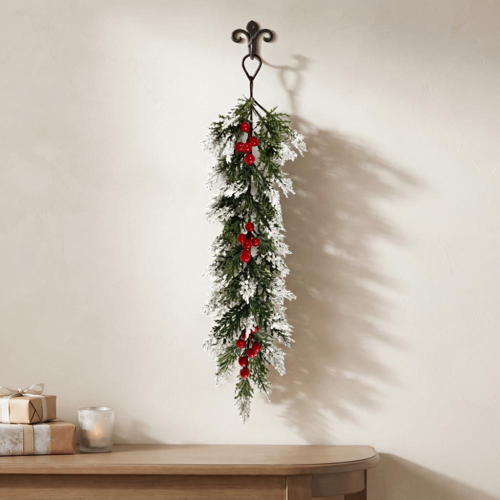 Red Berries Christmas Artificial Greenery Frosted Christmas Garland  Fireplace Decoration