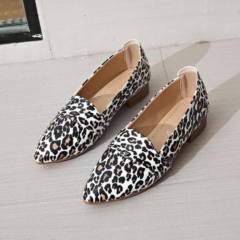 

Модная женская обувь на квадратном каблуке, весенняя новинка, с острым носком, с мелким вырезом, леопардовая, на мягкой подошве, нескользящая, низкая 43 бежевый