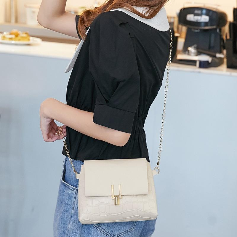 Trendy Crocodile Pattern Single Shoulder Crossbody Chain Buckle Women's Bag, Solid Color Casual Messenger Bag, One Piece.