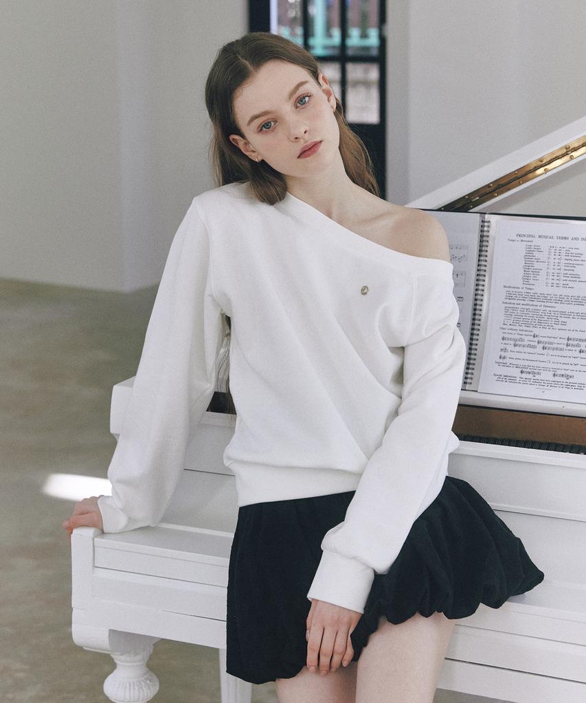 LETTER FROM MOON Edin Off-Shoulder Sweatshirt (Ivory)