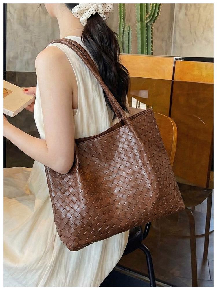 2026 Summer Solid Color Woven Texture Stylish Commuter Tote Bag