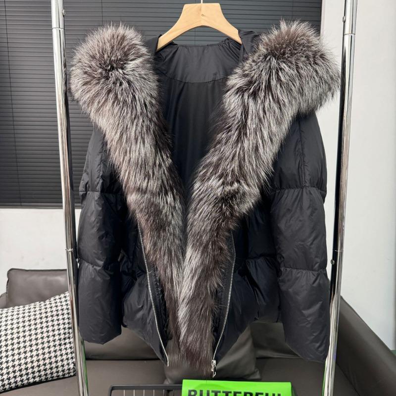 A Haining Fur Women's High-end New 90 White Duck Down Fashionable Fox Hair Hooded Down Jacket