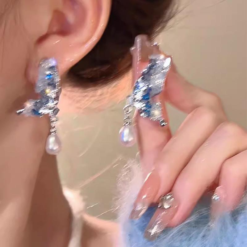 Ohrringe mit Farbverlauf, blauen Kristallen und Schmetterlingsdesign, mit S925er Silberstiften und Perlen - Elegantes Design für Frauen